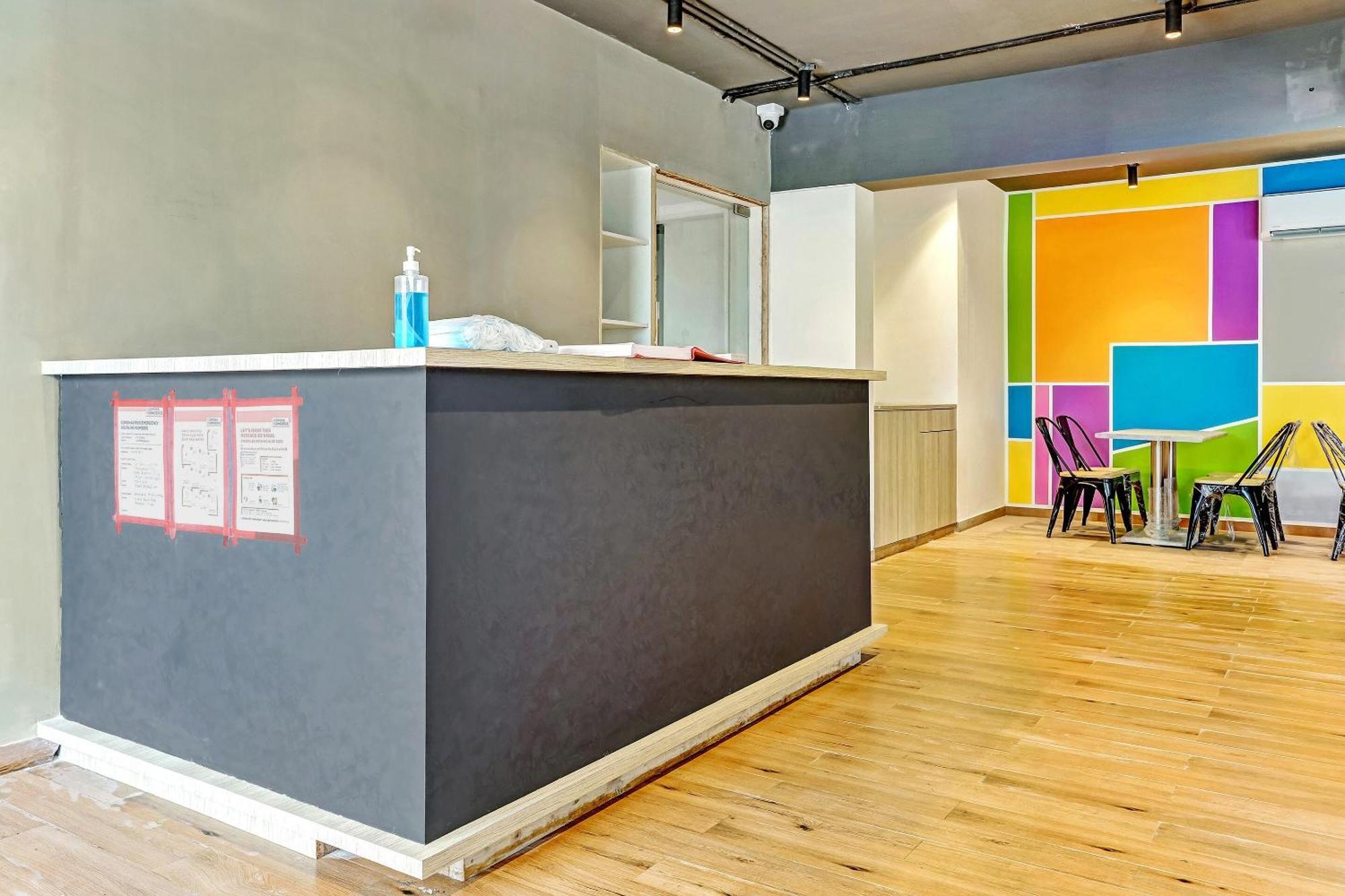 Townhouse Somani Hotel Apta ภายนอก รูปภาพ