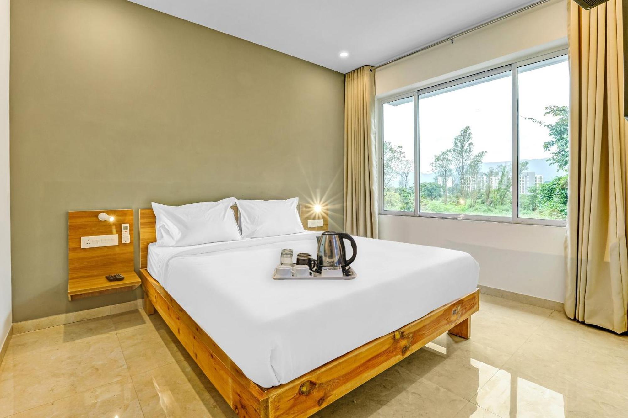 Townhouse Somani Hotel Apta ภายนอก รูปภาพ
